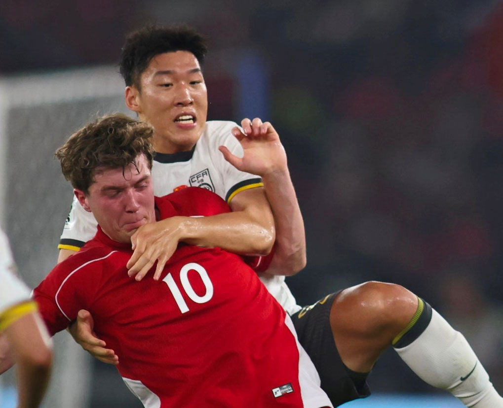 Babak pertama laga Kualifikasi Piala Dunia Zona Asia antara Indonesia dengan China berlangsung sengit di Stadion Utama Gelora Bung Karno, malam ini.
