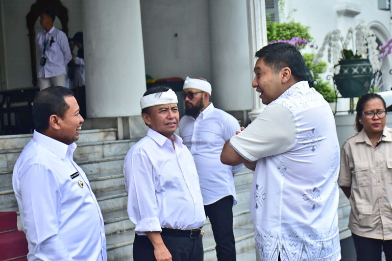 Bupati Sumedang Dony Ahmad Munir umumkan percepatan rehab rumah tidak layak huni (Rutilahu) lewat Dana Desa dan tambahan 1.000 rumah subsidi. Program ini diresmikan bersama Menteri PKP Maruarar Sirait dan Gubernur Dedi Mulyadi.