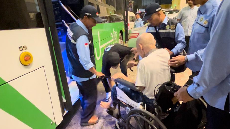 Proses pemulangan jemaah dari hotel transit safari wukuf ke hotel sektornya masing-masing, Senin malam (9/6/2025).