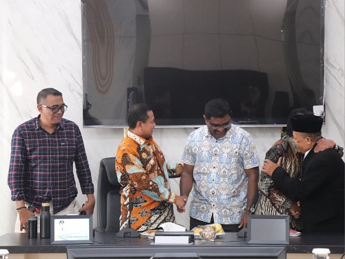 Bupati Sumedang H. Dony Ahmad Munir menegaskan komitmen Pemerintah Daerah (Pemda) dalam menjamin kebebasan beragama dengan memfasilitasi pendirian rumah ibadah bagi umat Hindu di kawasan PT Kewalram Indonesia, Kecamatan Cimanggung.