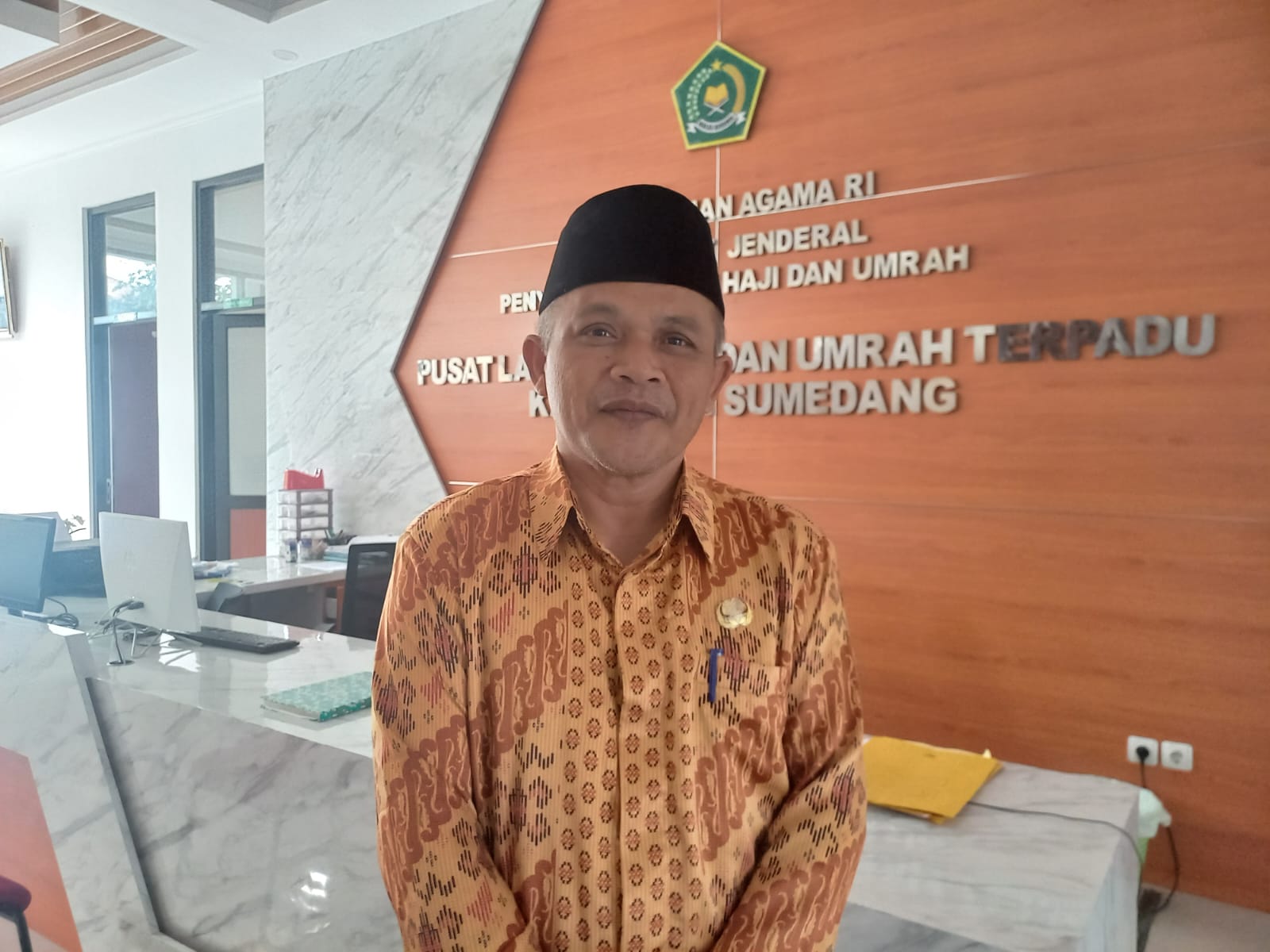 Kasi Penyelenggaraan Haji dan Umrah, H. Agus, saat ditemui di kantornya, Rabu (16/7/2025).