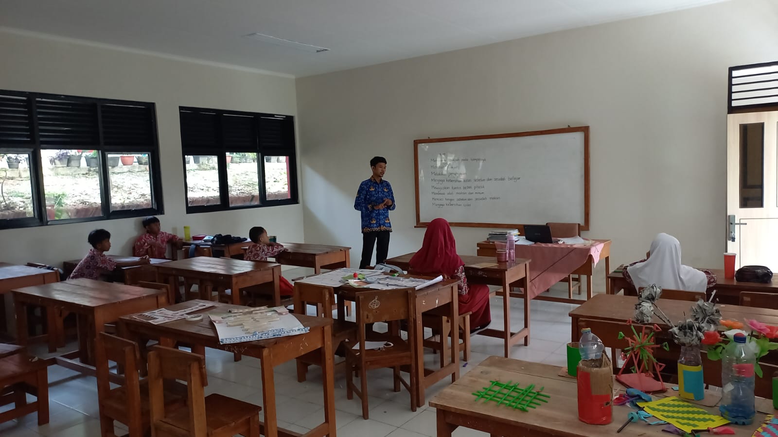 Kegiatan belajar-mengajar di SD Negeri Cimuja, Kecamatan Cimalaka, Kabupaten Sumedang, resmi dimulai pada Senin, 14 Juli 2025.