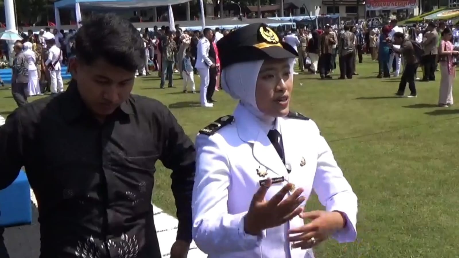 Momen pelantikan sebagai Aparatur Sipil Negara (ASN) di Institut Pemerintahan Dalam Negeri (IPDN), Senin (28/7).