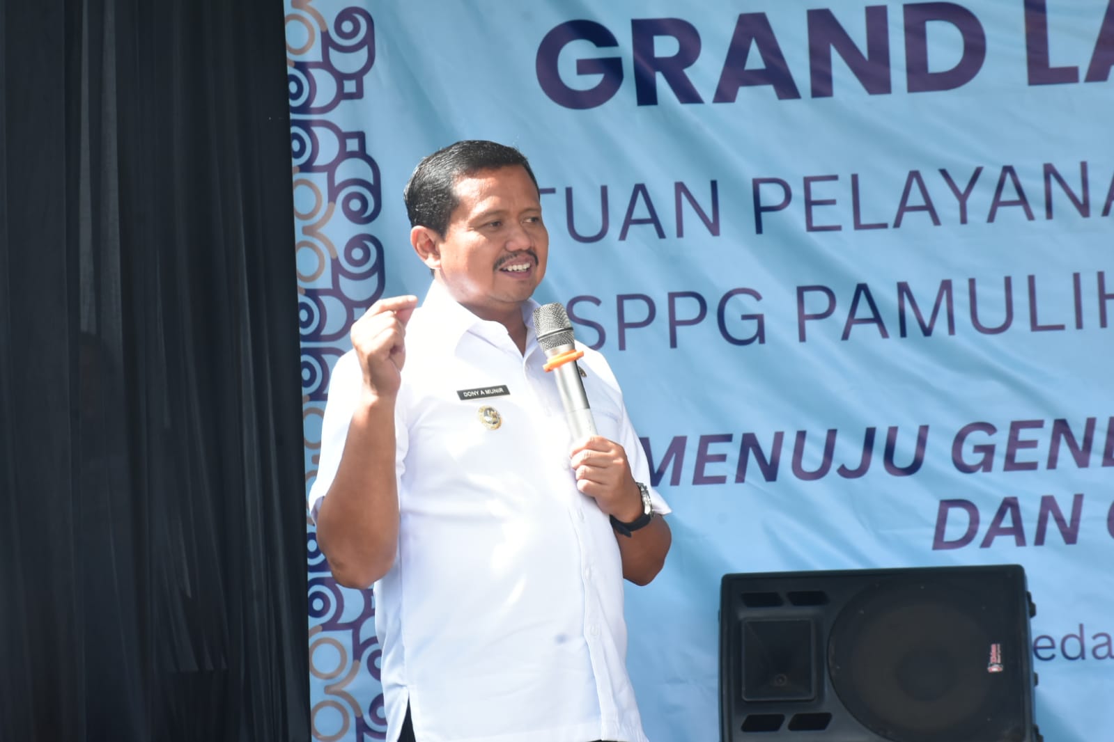 Bupati Sumedang saat meresmikan Satuan Pelayanan Pemenuhan Gizi (SPPG) Yayasan Manunggal Jiwa Sejahtera di Dusun Boma, Desa Pamulihan, Kecamatan Pamulihan, Rabu (30/7/2025).