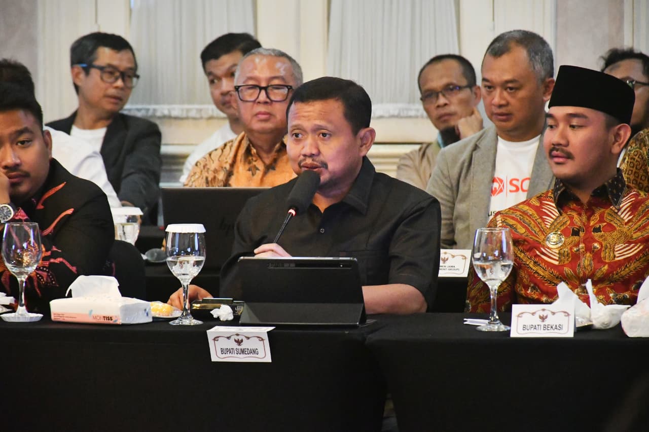 Bupati saat menghadiri Rapat Koordinasi Penanganan Sampah Terintegrasi di Pendopo Gedung Cianjur, Sabtu (9/8/2025).