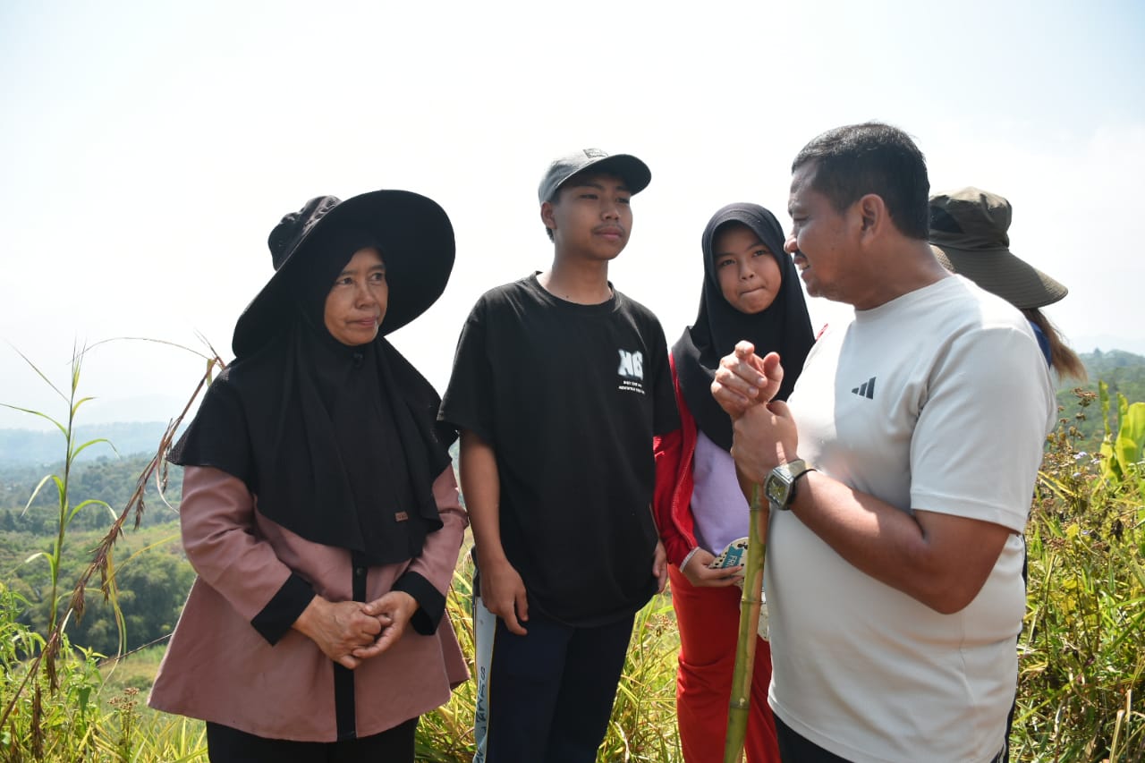 Syukuran Peringatan Hari Veteran Nasional (Harvetnas) Tingkat Kabupaten Sumedang Tahun 2025 berlangsung khidmat di Kantor Legiun Veteran Republik Indonesia (LVRI) Kabupaten Sumedang, Senin (11/8/2025).