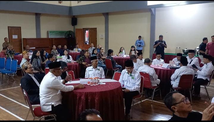 Wakil Bupati Sumedang, M. Fajar Aldila, menghadiri pertemuan tokoh-tokoh agama dengan Pemerintah Daerah Kabupaten Sumedang yang digelar di Aula Kantor Kementerian Agama (Kemenag) Kabupaten Sumedang, Selasa (11/8/2025).
