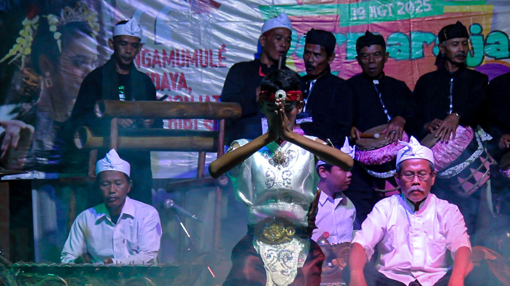Salahsatu adegan dari Sendra Tari Mapag Dangiang Tembong Agung pada Darmaraja Festival XV Tahun 2025.