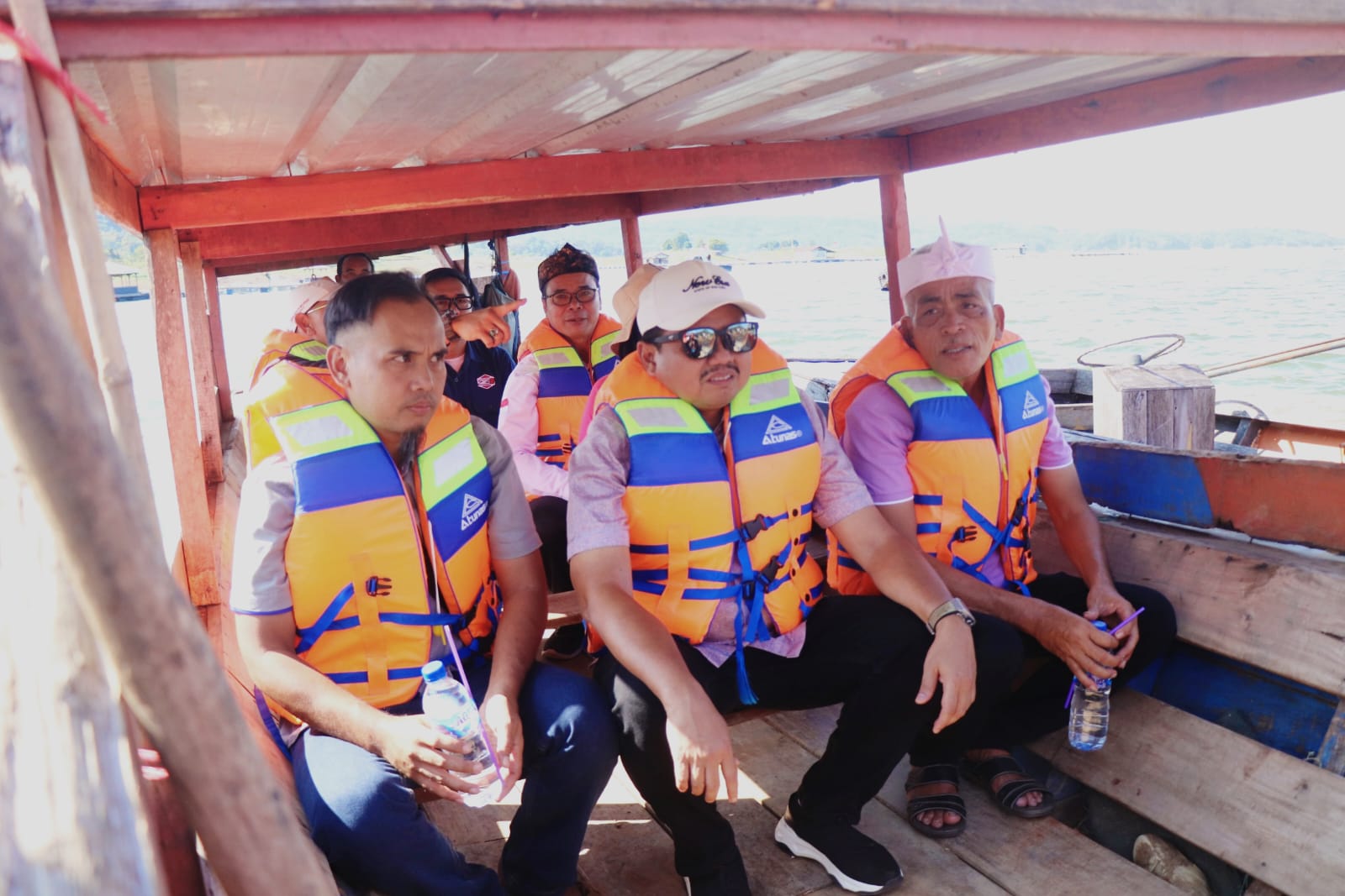 Suasana meriah mewarnai Bendungan Jatigede, tepatnya di kawasan Pasirtugaran, RW 02 Dusun Ancol, Desa Karangpakuan, Kecamatan Darmaraja, Sabtu (30/8/2025).