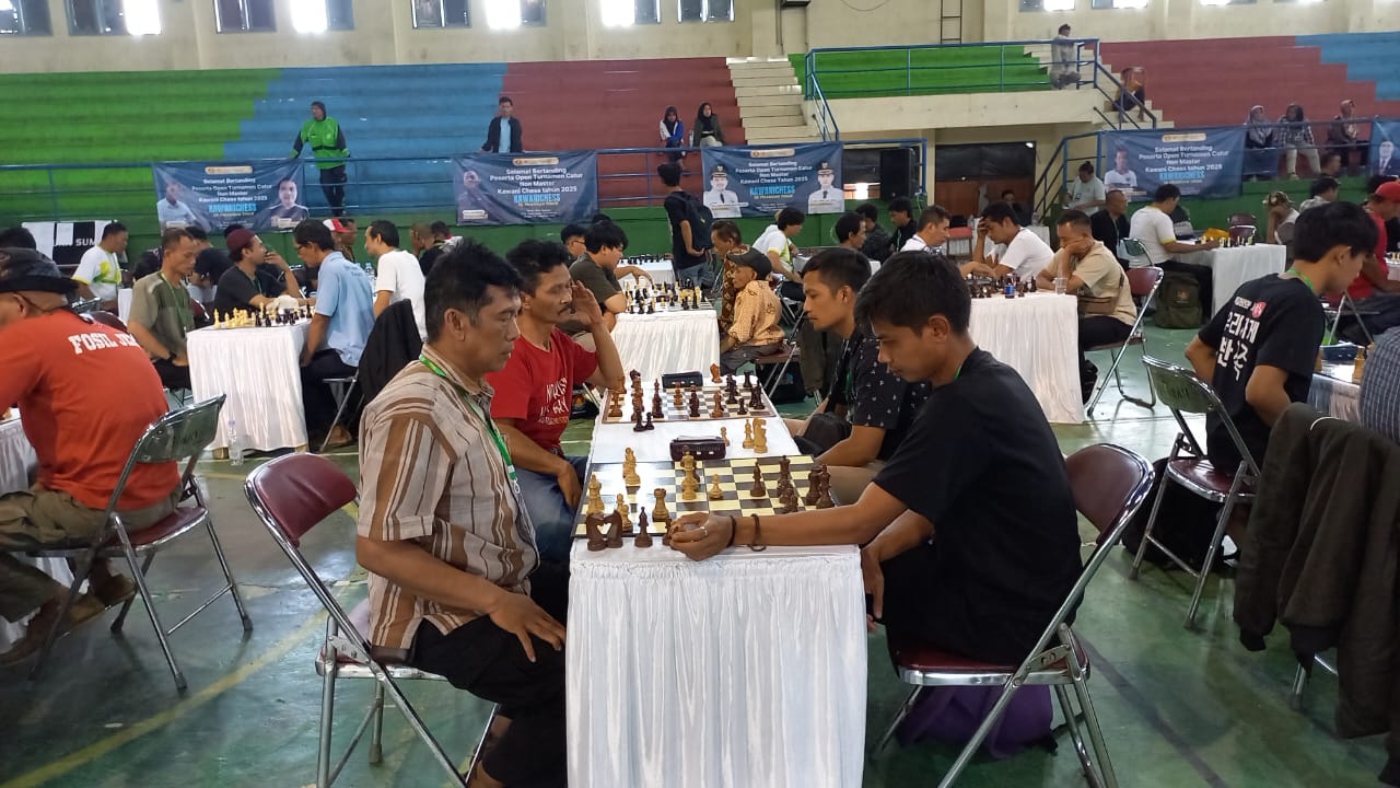Sekretaris KONIDA Kabupaten Sumedang, Ade Rully Krisna Peryoga, resmi membuka Open Turnamen Catur Non Master Kawani Chess Tahun 2025 yang digelar di GOR Tadjimalela, Minggu (28/9).