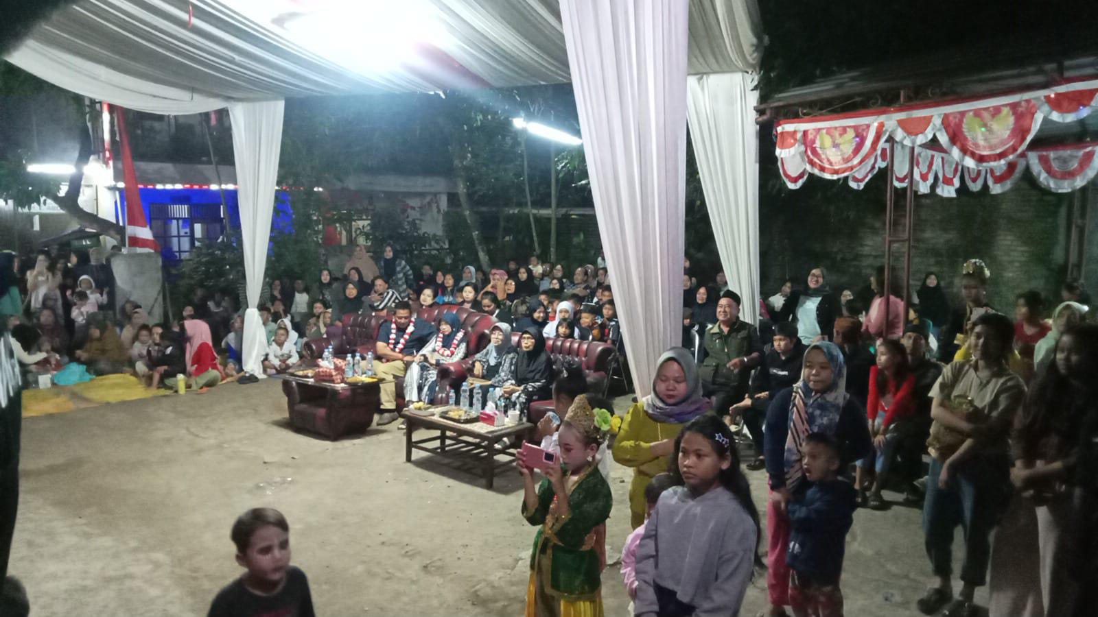 Perayaan Hari Ulang Tahun (HUT) ke-80 Republik Indonesia di Lingkungan Singaparna RW 011, Kelurahan Regolwetan, Kecamatan Sumedang Utara, puncak acara yang digelar di Lapangan PP Drwi RT 03 pada Sabtu malam (6/9/2025).