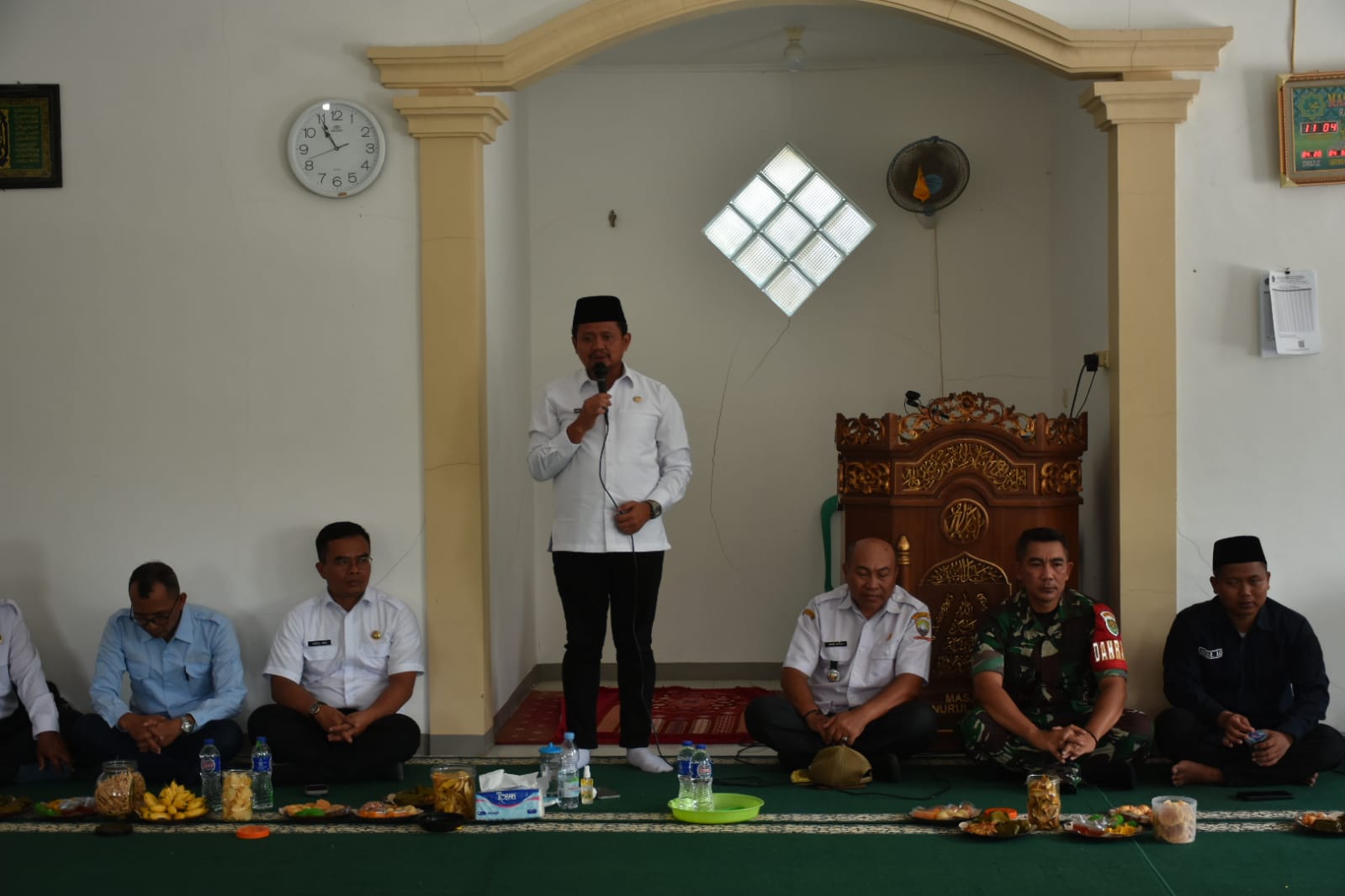 Bupati Sumedang, Dr. H. Dony Ahmad Munir, S.T., M.Si., meninjau langsung lokasi yang ambles pada Rabu (10/9/2025)