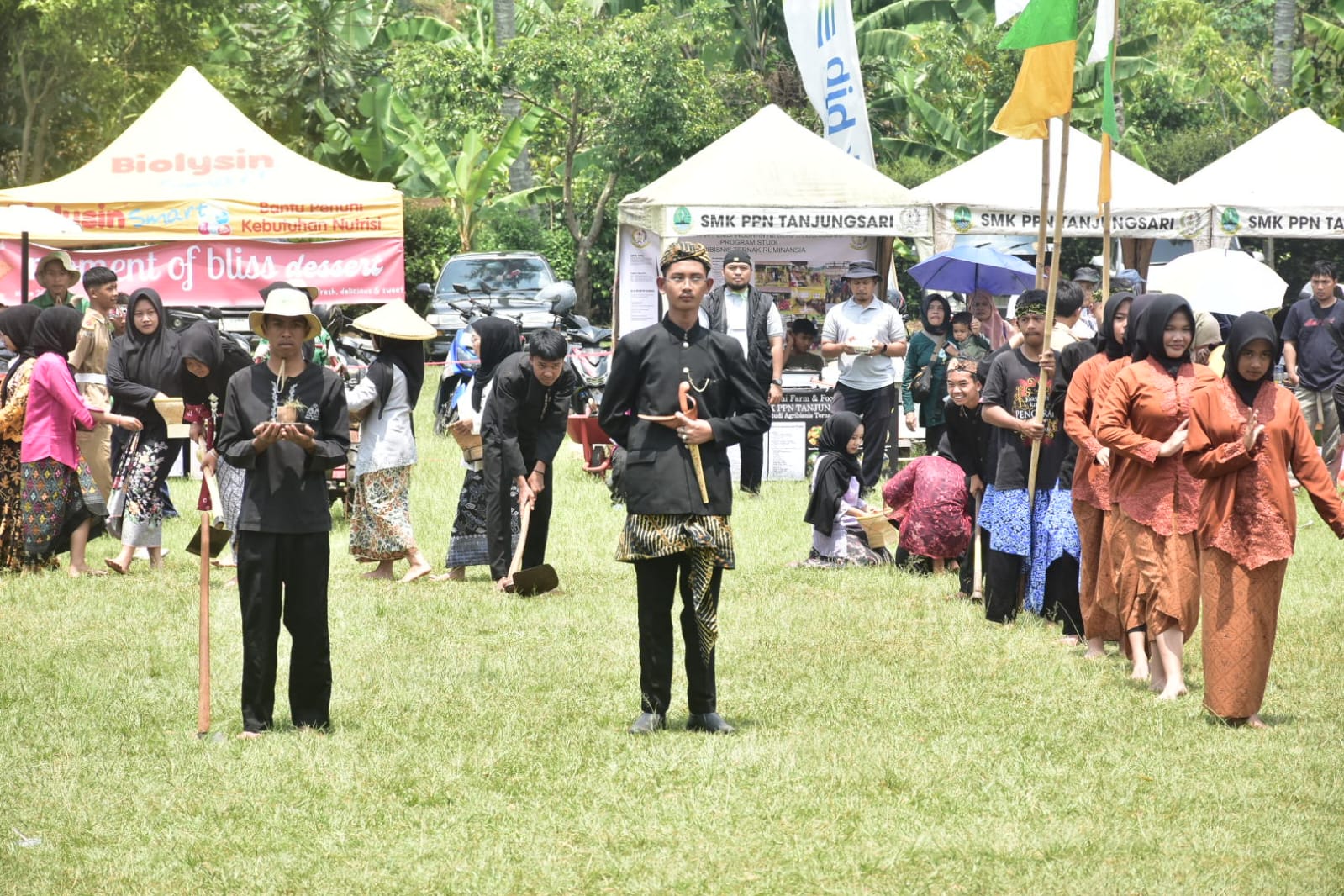 SMK PPN Tanjungsari menggelar Bojongseungit Fest dalam rangka memperingati Hari Ulang Tahun (HUT) ke-111 sekolah pertanian tertua di Sumedang, Sabtu (19/10/2025).