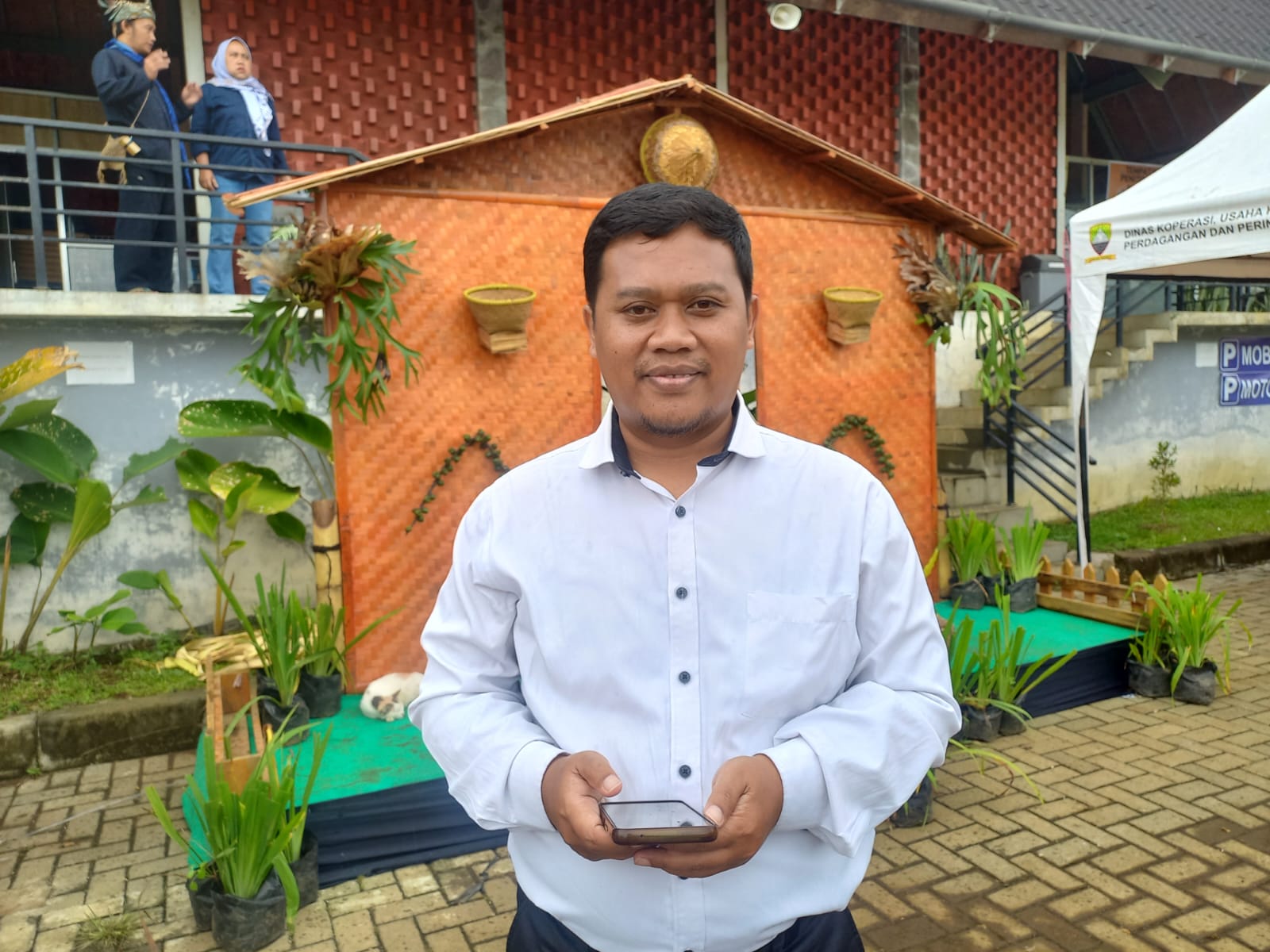 Camat Situraja, Cecep Supriatna, mengimbau masyarakat agar tidak menunda pengobatan atau menunggu kasus kesehatan menjadi viral di media sosial sebelum melapor kepada pemerintah. Hal tersebut disampaikannya di sela kegiatan Pekan Wisata Budaya 2025 yang berlangsung di Geotheater Rancakalong, Selasa (28/10).