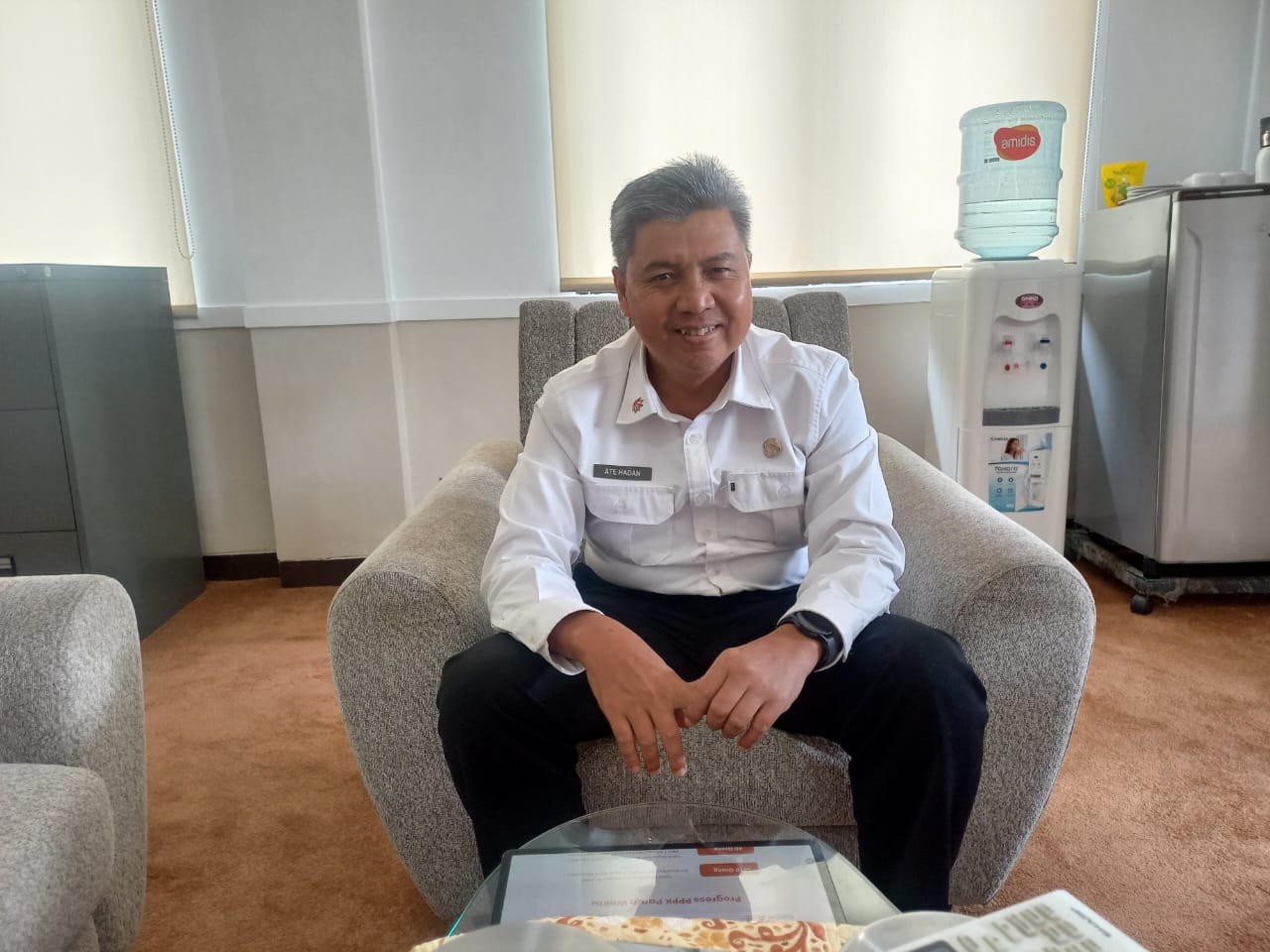 Kepala Badan Kepegawaian dan Pengembangan Sumber Daya Manusia (BKPSDM) Kabupaten Sumedang, Ate Hadan Adi Gunawan, saat ditemui di kantornya, Rabu (29/10/2025).