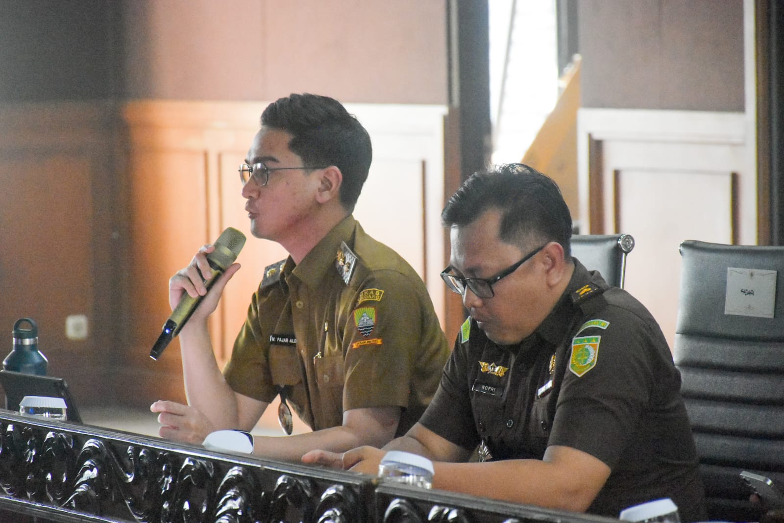 Wakil Bupati Sumedang M. Fajar Aldila saat memberikan arahan pada Rakor Forkopimda Evaluasi MBG di Aula Tampomas, Pusat Pemerintahan Sumedang, Senin (6/10/2025).