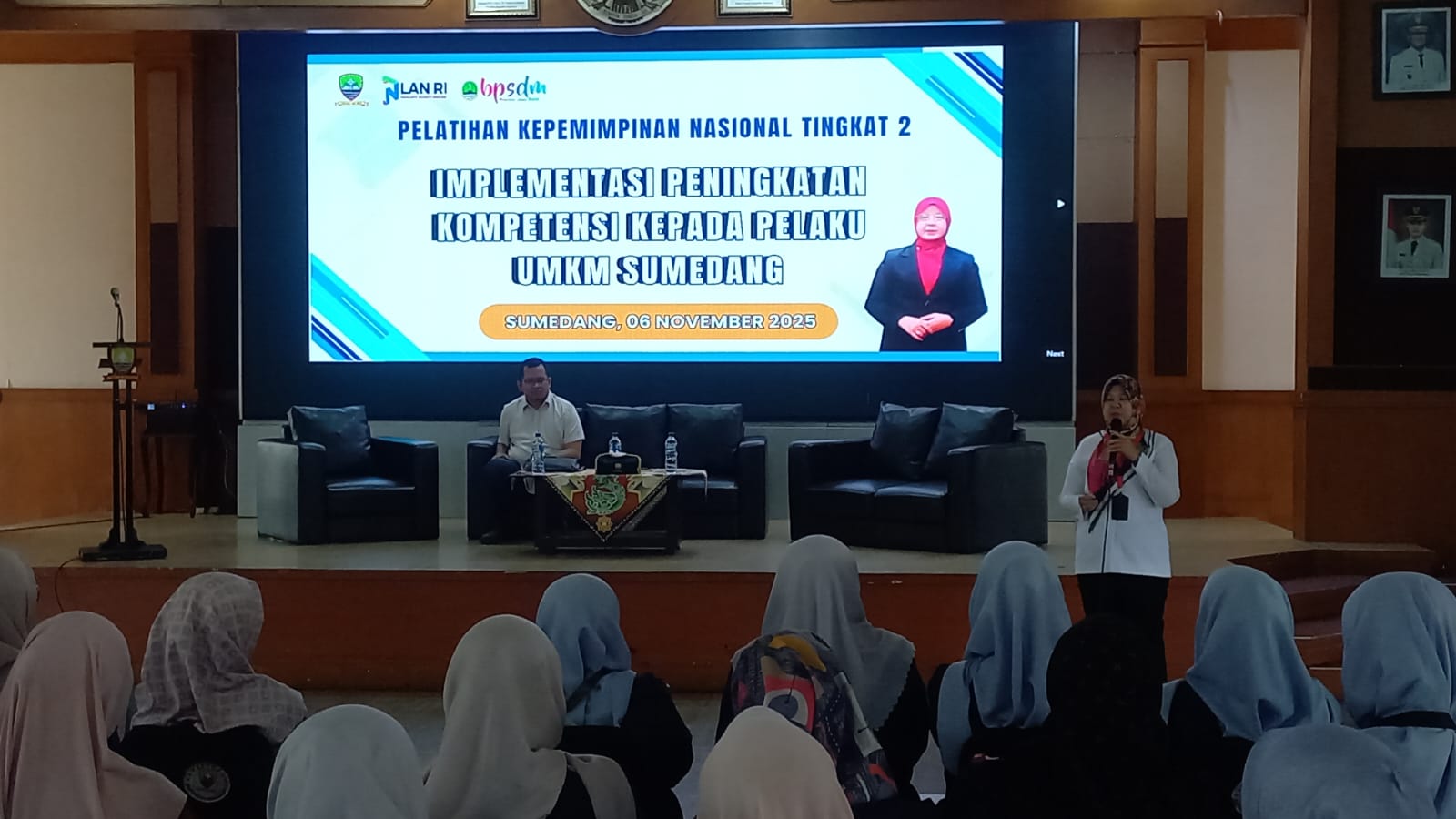 Dinas Tenaga Kerja dan Transmigrasi (Disnakertrans) Kabupaten Sumedang menggelar Pelatihan Kepemimpinan Nasional (PKN) Tingkat II dengan fokus pada Implementasi Peningkatan Kompetensi bagi Pelaku UMKM Sumedang.