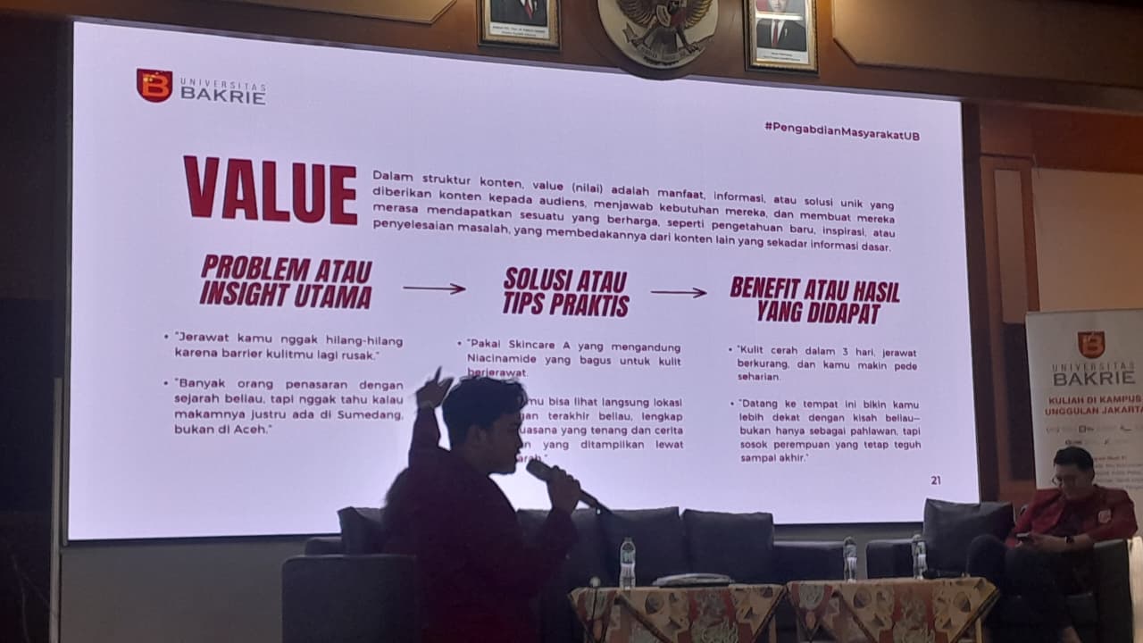Mahasiswa Program Magister Ilmu Komunikasi Universitas Bakrie menggelar kegiatan pengabdian kepada masyarakat di Kabupaten Sumedang, Jawa Barat, Sabtu (13/12/2025).