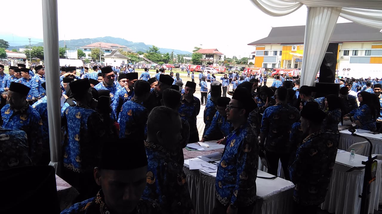 Antrian pengambilan SK PPPK Paruh Waktu sebagai simbol semangat baru untuk berkontribusi dan mengabdi