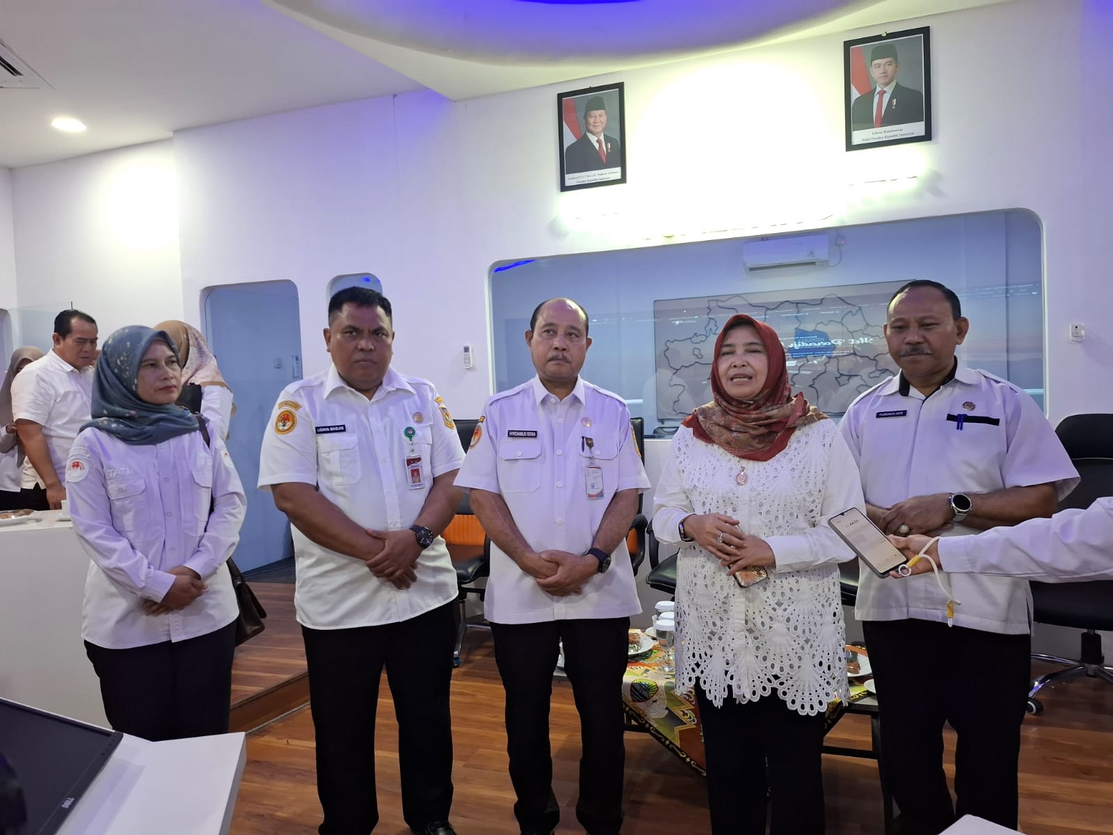 Sekretaris Daerah (Sekda) Kabupaten Sumedang, Dr. Hj. Tuti Ruswati, menyambut kunjungan Wakil Rektor Bidang Akademik dan Inovasi Institut Pemerintahan Dalam Negeri (IPDN) dalam rangka monitoring dan evaluasi pelaksanaan Magang Tingkat III Praja IPDN. Kegiatan tersebut berlangsung di Command Center IPP Sumedang, Rabu (21/01/2025).