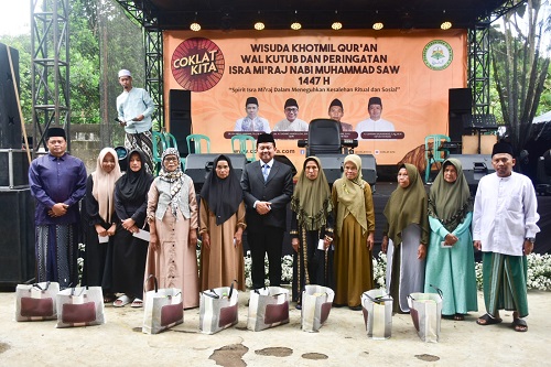 Dony Ahmad Munir menghadiri kegiatan Wisuda Khotmil Qur’an Wal Kutub sekaligus Peringatan Isra Mikraj Nabi Muhammad SAW 1447 H yang digelar di Pondok Pesantren Al Ma'mun, Kabupaten Sumedang, Sabtu (7/2/2026).