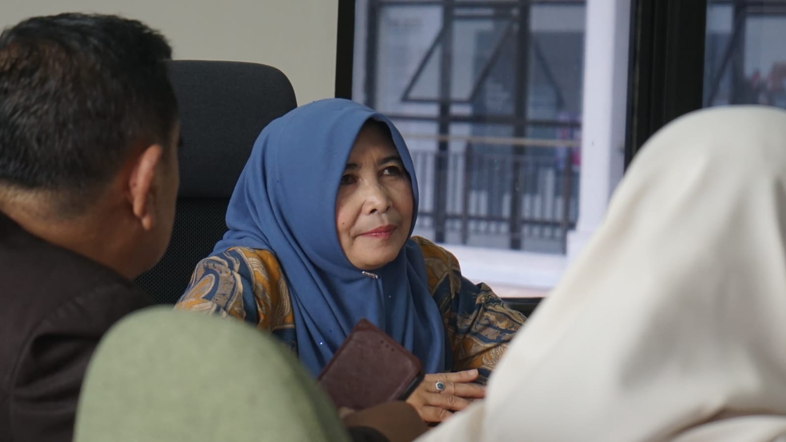 Sekretaris Daerah Kabupaten Sumedang Tuti Ruswati menghadiri sekaligus memimpin rapat pembahasan fasilitasi pemberangkatan dan pemulangan jemaah haji yang digelar di Ruang Rapat Sekda Sumedang, Jumat (06/03/2026).