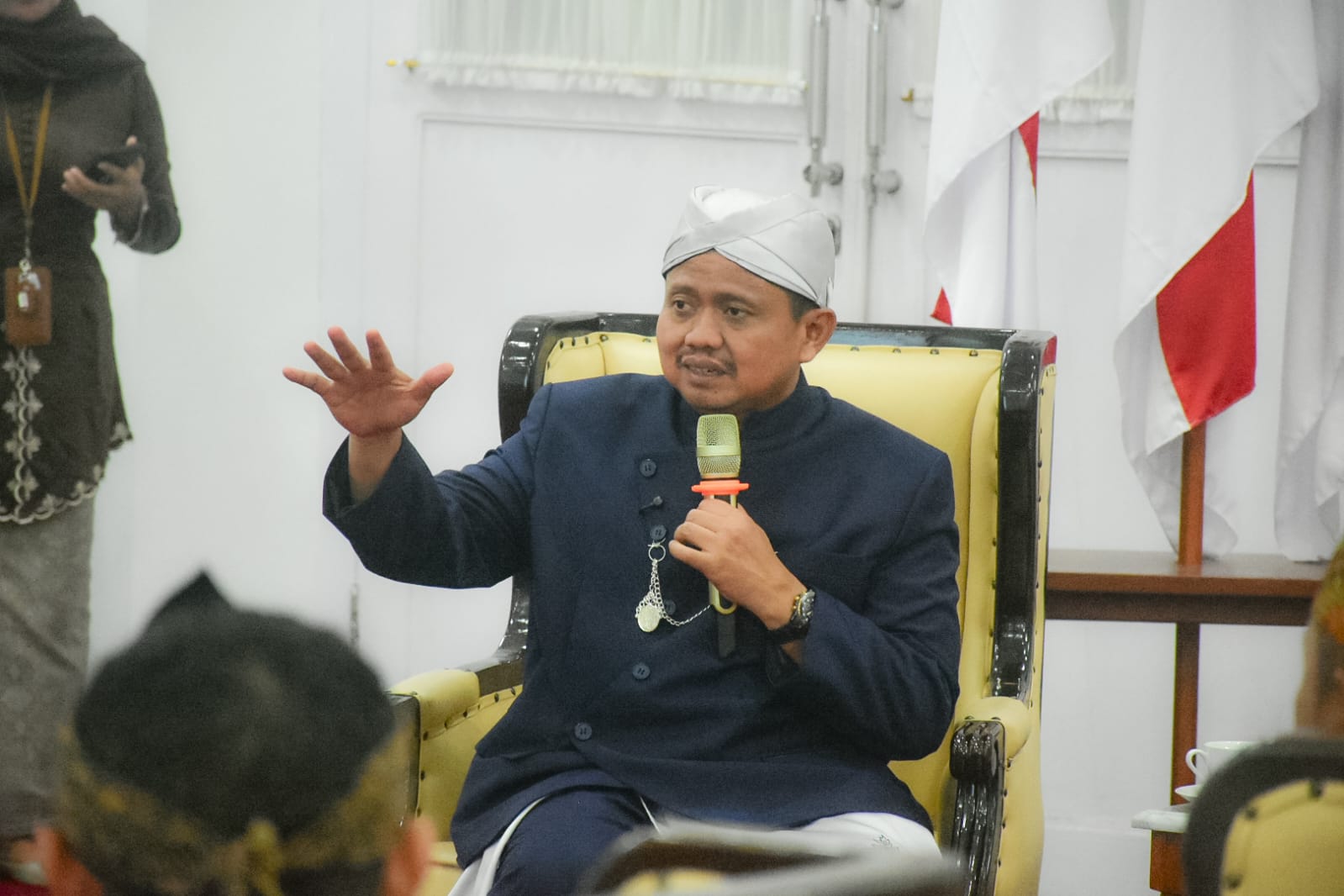 Bupati Sumedang, Dony Ahmad Munir menegaskan komitmennya dalam menata kabel jaringan telekomunikasi yang dinilai masih semrawut di sejumlah wilayah Kabupaten Sumedang.