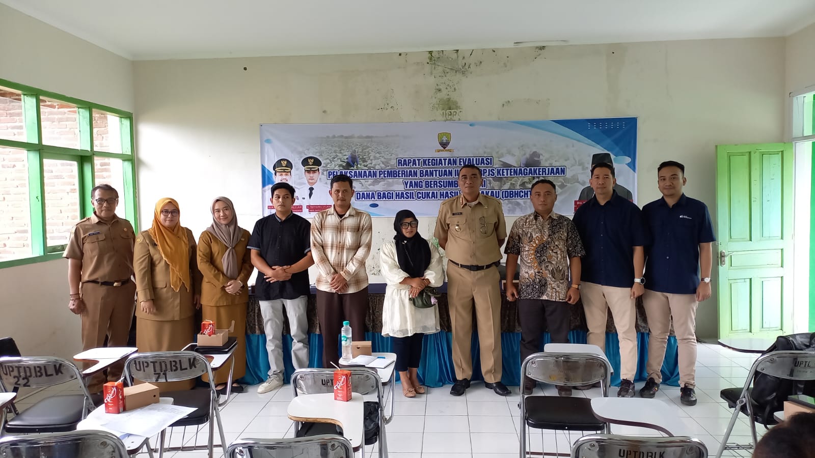 Dinas Tenaga Kerja dan Transmigrasi Kabupaten Sumedang menggelar rapat evaluasi pelaksanaan bantuan BPJS Ketenagakerjaan yang bersumber dari Dana Bagi Hasil Cukai Hasil Tembakau (DBHCHT). Kegiatan tersebut berlangsung di Aula BLK Sumedang, Selasa (31/03/2026).