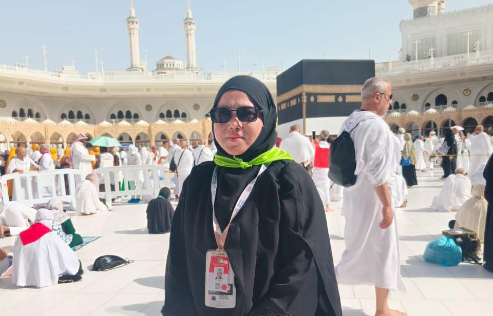 Suasana haru menyelimuti jamaah haji asal Kabupaten Sumedang dari Kloter 29 KJT, Hasanah, saat mengikuti salat Dhuha dan doa bersama di Masjidil Haram, Mekkah, Selasa (19/05/2026).