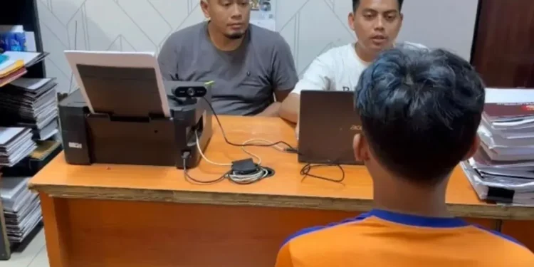 Pelaku curanmor Karawang ditangkap setelah menjual Yamaha Aerox hasil curian di Facebook. Polisi berhasil melacak jejak digital dan mengamankan pelaku.