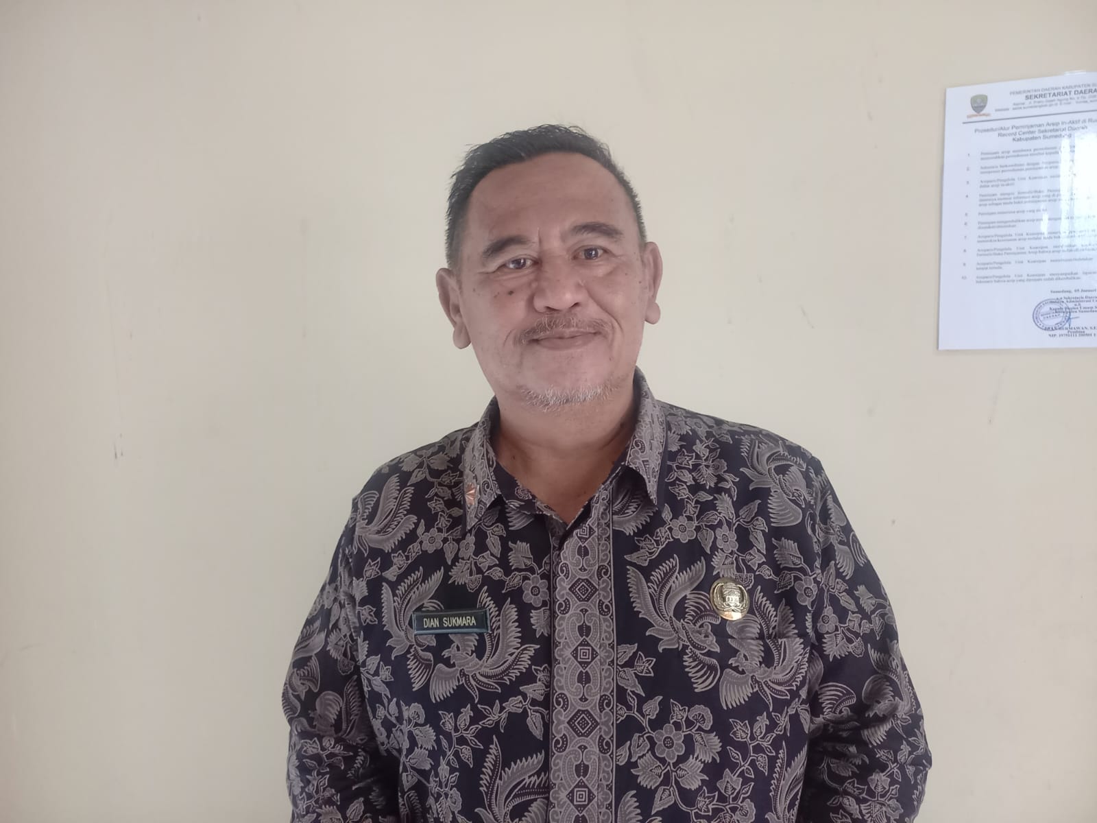 Ketua Panitia Penyelenggara Ibadah Haji Daerah (PPIHD) Kabupaten Sumedang yang juga menjabat sebagai Asisten Daerah Pemerintahan dan Kesejahteraan Rakyat, Dian Sukmara