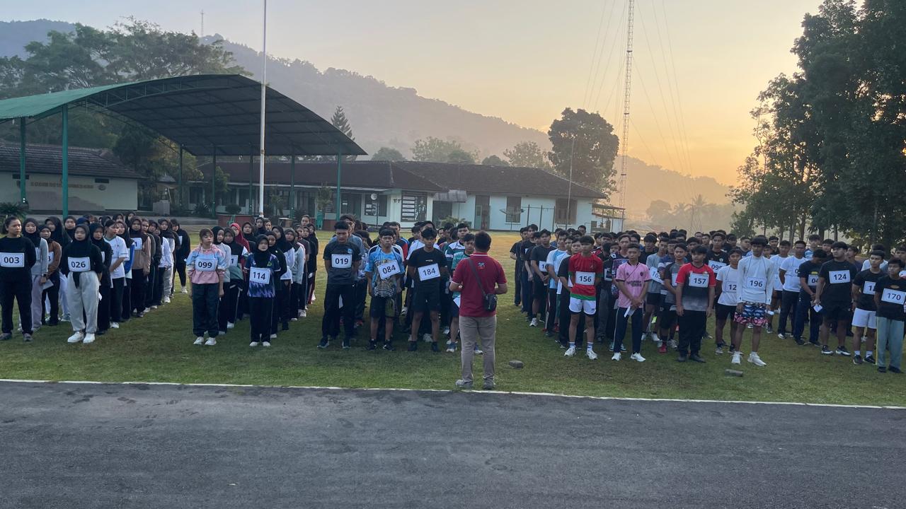Dinas Tenaga Kerja dan Transmigrasi (Disnakertrans) Kabupaten Sumedang kembali membuka program seleksi pelatihan bahasa sekaligus fasilitasi kerja ke Jepang tahun 2026. Sebanyak 200 peserta mengikuti proses seleksi yang dipusatkan di Makodim 0610/Sumedang, Rabu (13/05/2026).