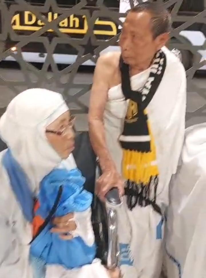 Sebanyak 20 jemaah haji asal Kabupaten Sumedang pengguna kursi roda yang tergabung dalam Kloter 29 KJT telah melaksanakan rangkaian ibadah tawaf dan sa’i umrah wajib dengan lancar di Tanah Suci.