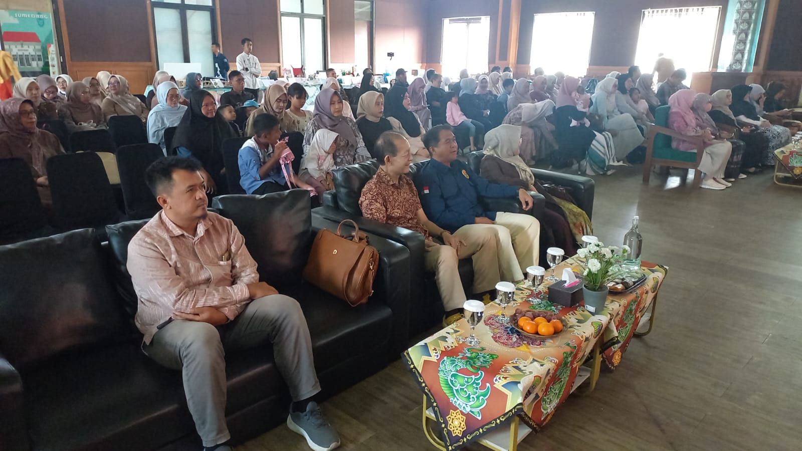 SMP Ar Rafi’ BHS Sumedang menggelar kegiatan School Students Creativity Show and Expo di Aula Tampomas PPS Kabupaten Sumedang sebagai puncak pembelajaran Tahun Ajaran 2025-2026. Kegiatan ini menampilkan beragam kreativitas, bakat, dan hasil karya siswa sebagai implementasi proyek pembelajaran terintegrasi dari berbagai mata pelajaran.