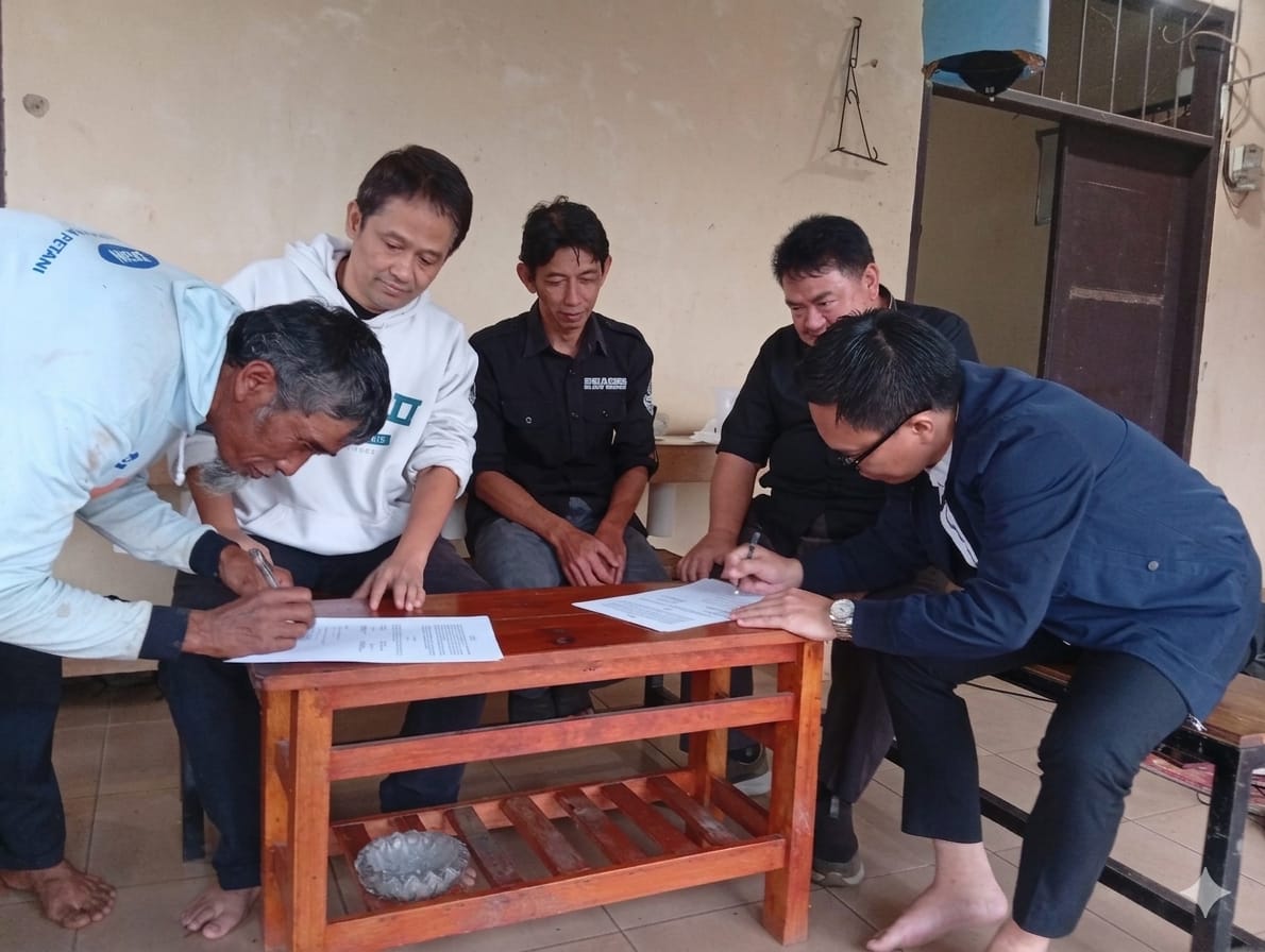 Pentahelix Center bersama Kelompok Tani Berdikari di kawasan Manglayang Timur menandatangani nota kesepahaman (MoU) untuk menginisiasi pembentukan Koperasi Produsen Petani Kopi Manglayang Timur (SIKOMAT).