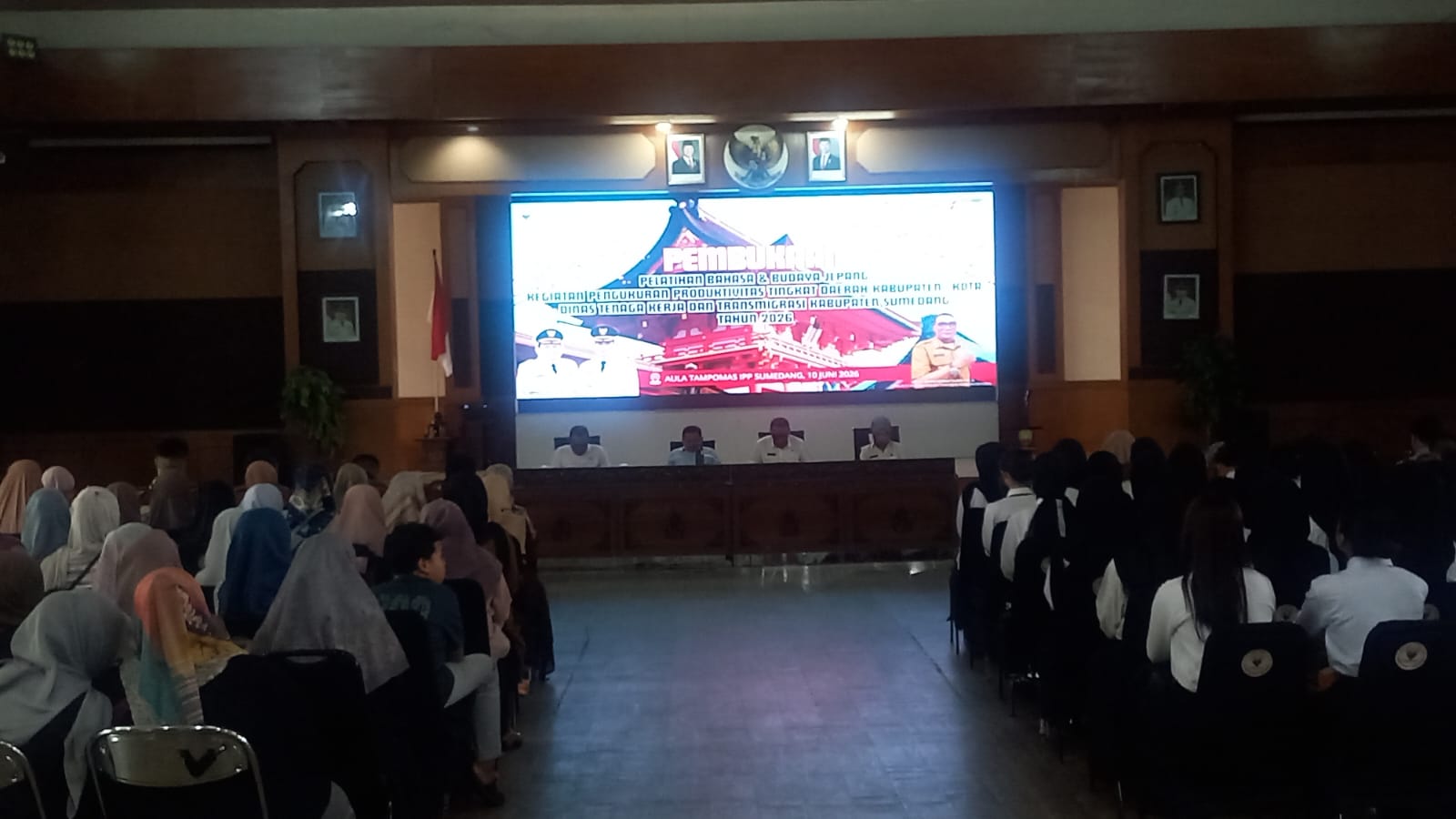 Pelatihan Bahasa Jepang Sumedang diikuti 60 peserta terpilih. Program ini disiapkan untuk mencetak tenaga kerja muda yang siap bekerja di Jepang.
