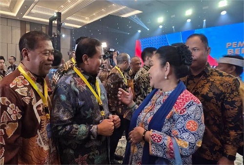 Dony Ahmad Munir mengundang Titiek Soeharto berkunjung ke Sumedang saat menghadiri Anugerah Apresiasi Pemerintah Daerah Berprestasi 2026.