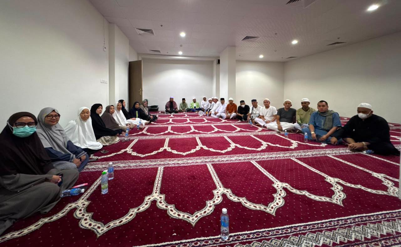 Jemaah KBIHU Multazam Tanjungsari Sumedang menuntaskan tujuh kali umrah di Makkah dan bersiap menuju Madinah setelah seluruh rangkaian ibadah berjalan lancar.