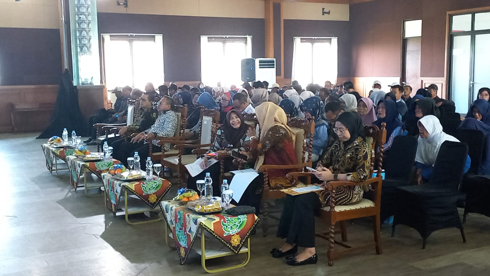 Program Tiga Juta Rumah Sumedang mendapat alokasi 521 unit rumah. Pemkab Sumedang juga mempercepat PBG dan mengusulkan penanganan kawasan kumuh.