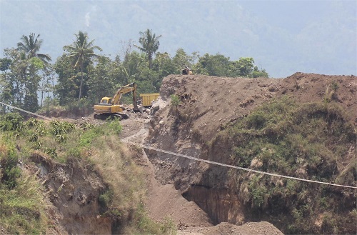 Tambang Sumedang yang beroperasi kini tinggal 11 lokasi berizin. Pemda terus melakukan penertiban, pengawasan, dan penyegelan tambang bermasalah.