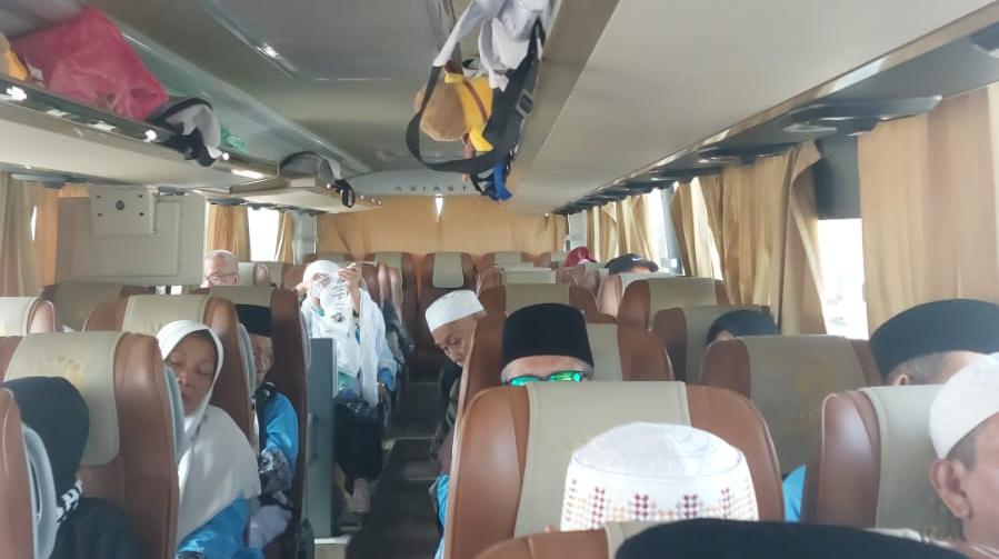 Jemaah Haji Kloter 29 KJT Jawa Barat berangkat dari Mekah menuju Madinah setelah menuntaskan tawaf wada dan seluruh rangkaian ibadah haji.