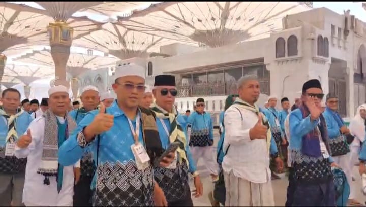 Sebanyak 210 jamaah haji laki-laki Kloter 29 Kertajati mendapat kesempatan masuk Raudhah di Masjid Nabawi untuk berdoa dan beribadah di Madinah.
