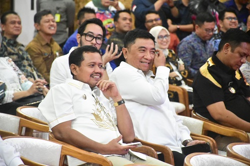 Kajati Jawa Barat resmi berganti. Bupati Dony Ahmad Munir berharap sinergi dengan Sutikno semakin kuat untuk mendukung pembangunan daerah.